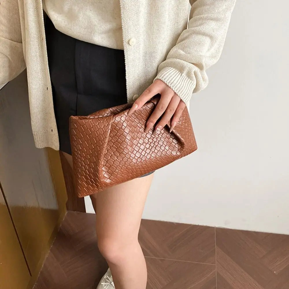 Simple Large Capacity Clutch Bag Embossed Pattern Lightweight Shoulder Bag Luxury Design Retro Style Handbag Banquets