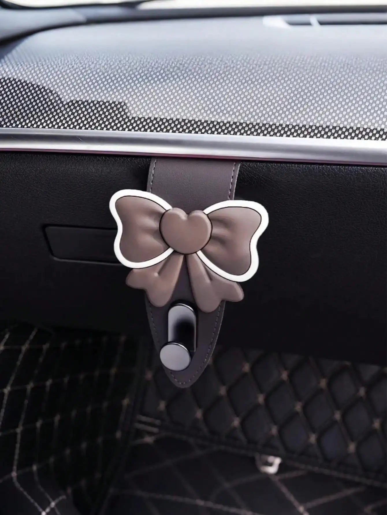 Butterfly-Style Car Hook: A Foldable In-Car Storage Helper with Both Aesthetics and Practicality