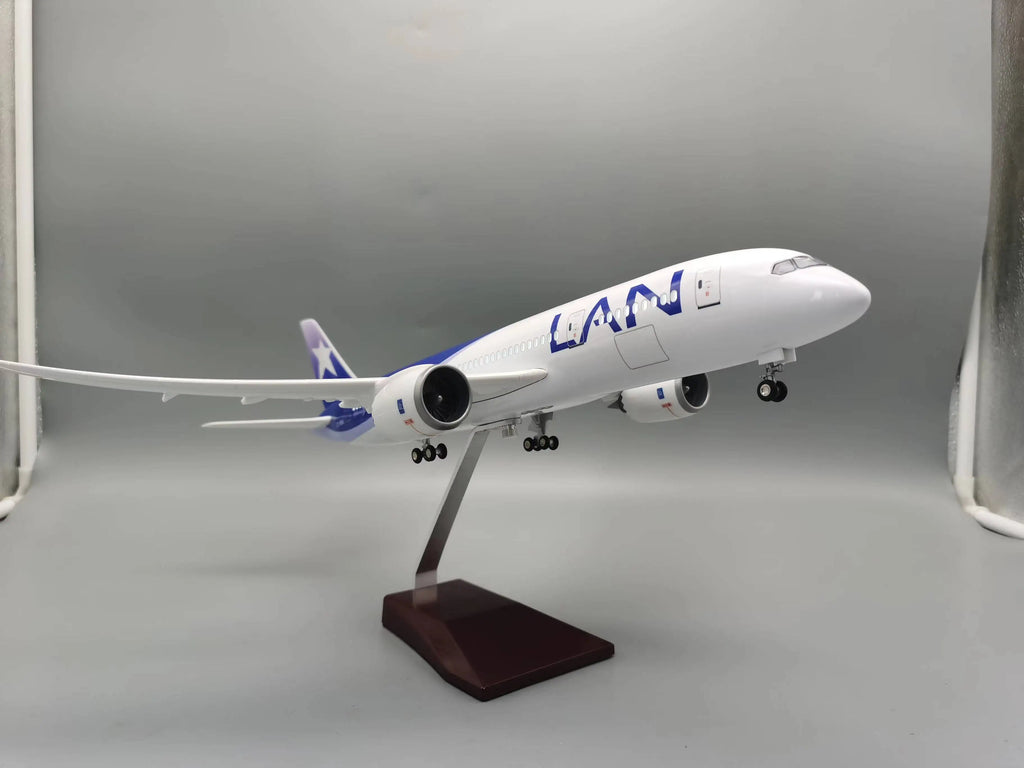 B787 Plane Model 47CM Chile LAN Airline airplane kids toys Model 1/130 scale Miniature With Light and Wheel for Collection