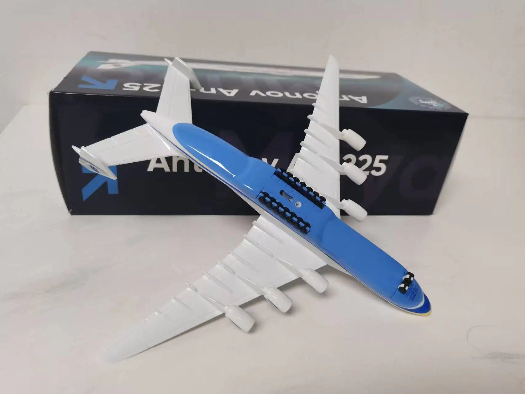 1/400 Scale 21cm An-225 "Mriya" Transport Plane Alloy Aircraft Replica Model Antonov An225 Plane With Base cabin can be opened