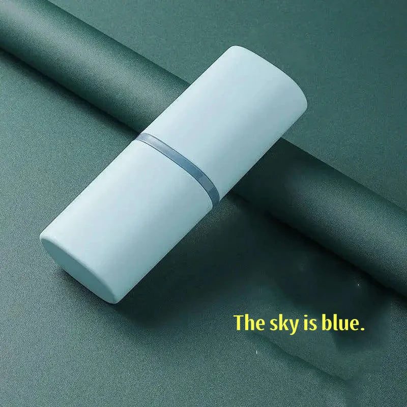 A simple travel toothbrush case, with a compact design that can easily hold the toothbrush and toothpaste