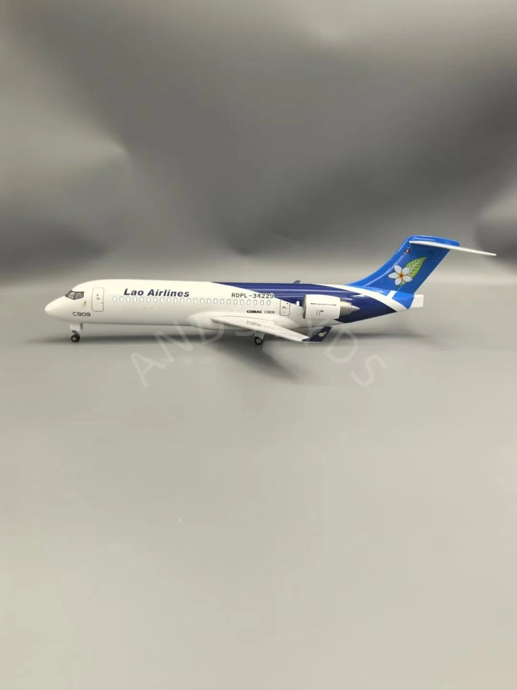 1/70 Scale Airplane Model C909 Lao Airline Model Aircraft Resin 47.5cm Airplane Kids Airbus Toy With Wheel Landing Gear for Toys