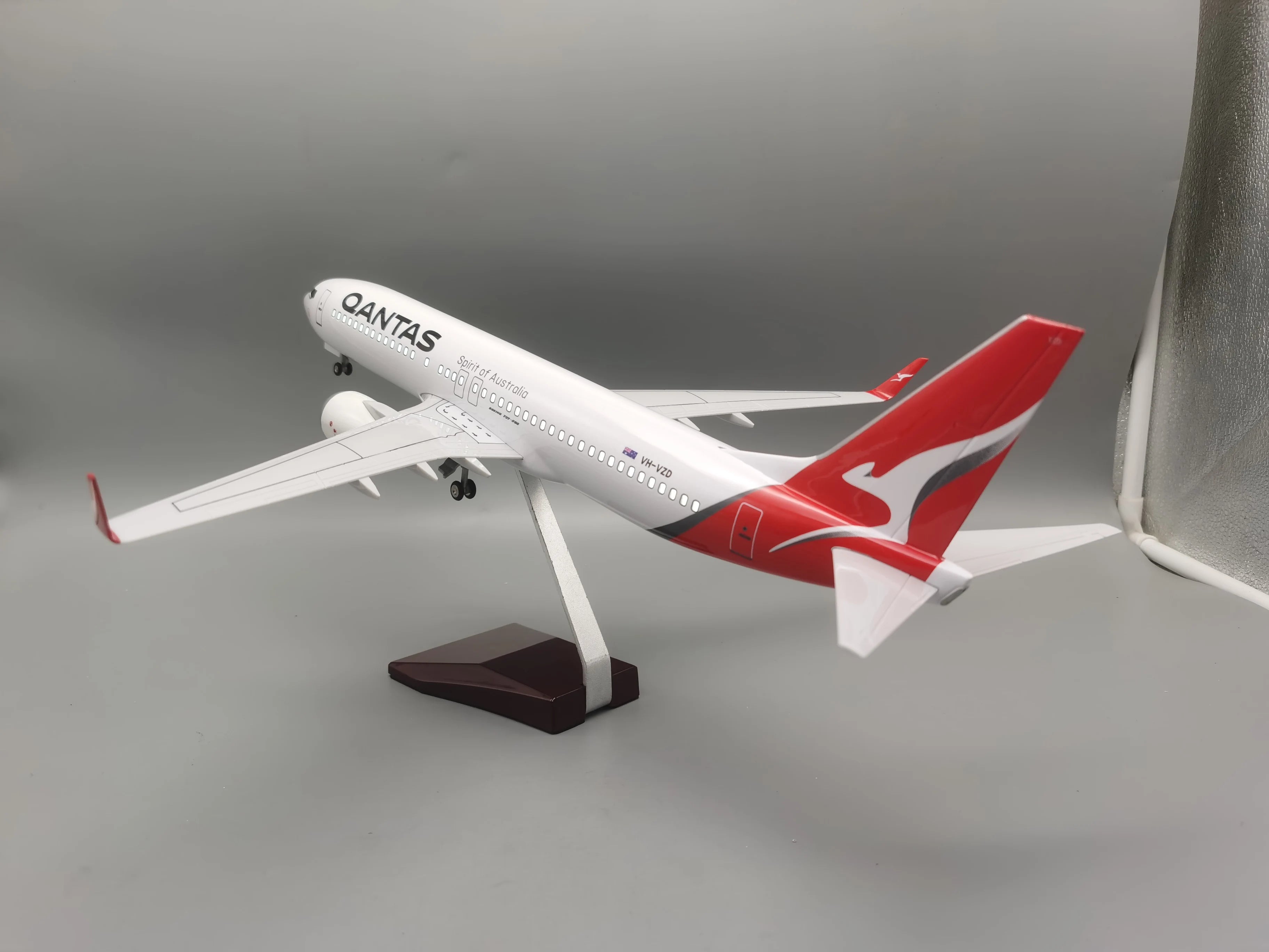 Display Toy Scale 1:85 47cm B737-800 Airplane Model Qantas Australian Airways Aircraft Model Plane with Landing Gear Collection