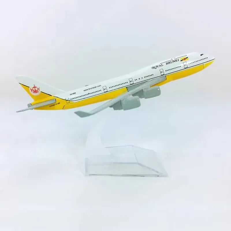 16CM 1:400 Scale 747 Alloy Metal Aircraft Model Royal Brunei Airlines B747 With Aircraft Stand Collectible Gift Display Model