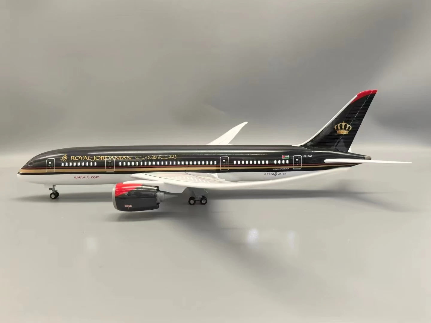 47cm 1:130 Scale Plane Model Toy Royal Jordanian B787 Airways Diecast Airplane Kit Resin Collectible Aircraft Toy With LED Base