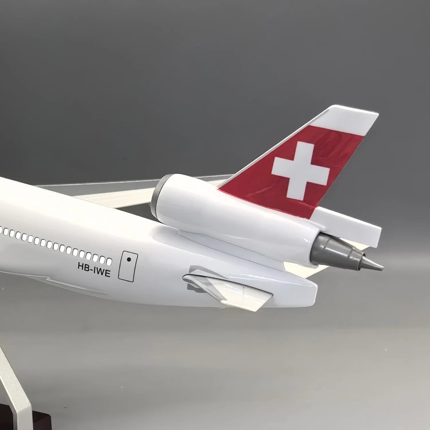 Md-11 Plane Model swiss Airlines resin Die-cast airplane Model Kit With Led Light & Stand toy planes for kids Collectible