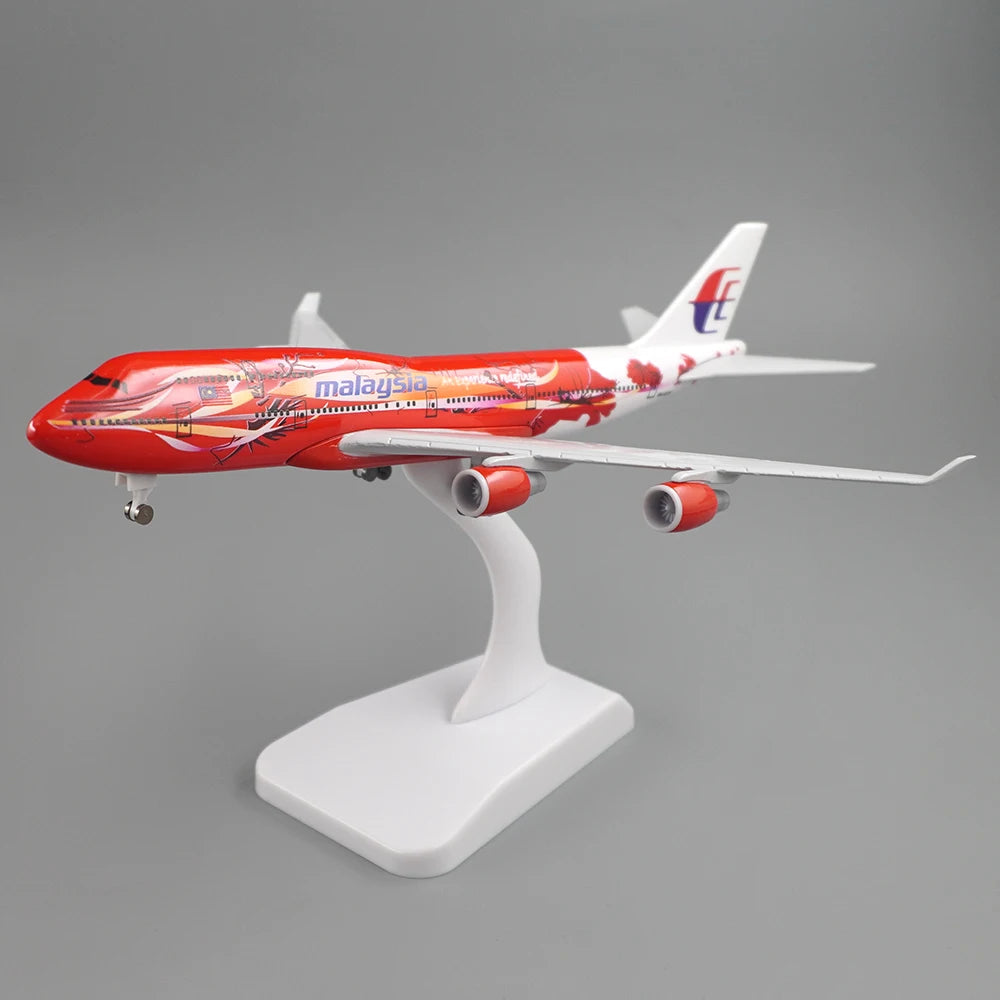 20cm Aircraft Malaysia Boeing 747 with Landing Gear B747 Alloy Plane Model Toy Gift for Collection Decoration