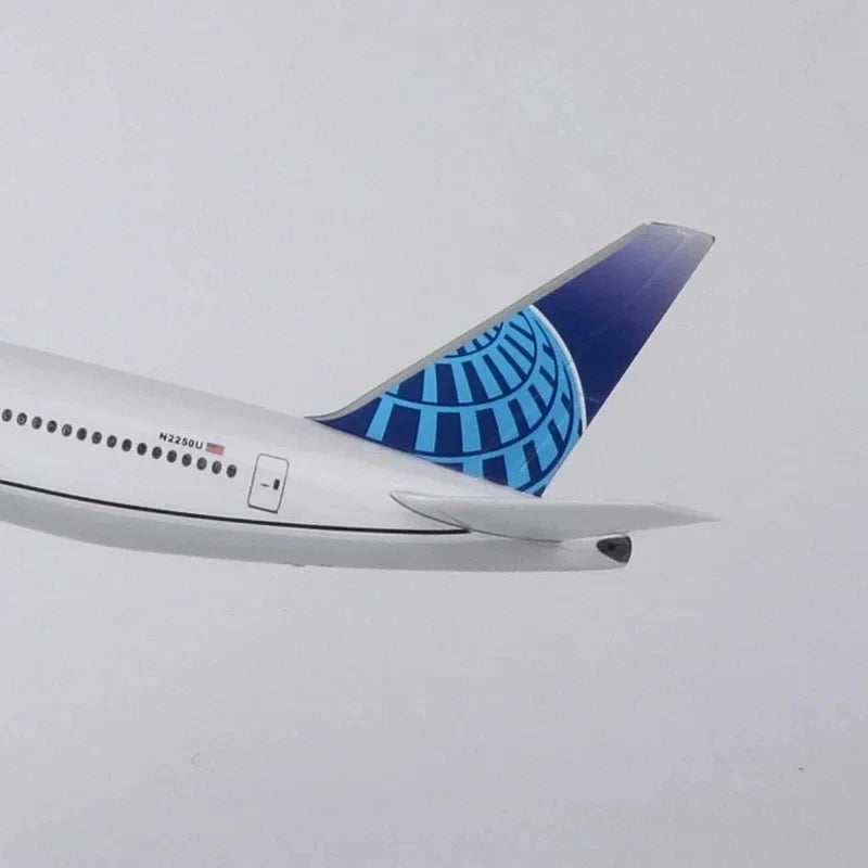1/157 Scale model planes 777 B777 UNITED Airlines Aircraft  W Light and Wheel Landing Gear Resin Collected Gift By Aviation