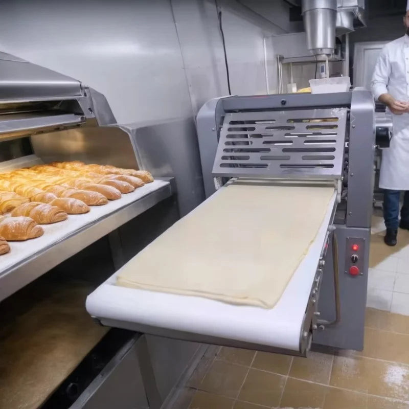 Automatic Bakery Phyllo Puff Pastry Laminadora De Masa De Panaderia 30 kg Roller Mini Small Dough Sheeter Flatten Machine Price