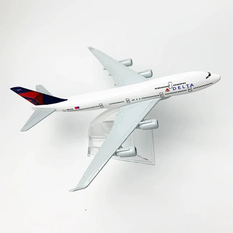 16CM delta B747 Airplane Model Replica Alloy Material Scale Aircraft Diecast 1/400 Scale Planes toys for boy Collected Gift