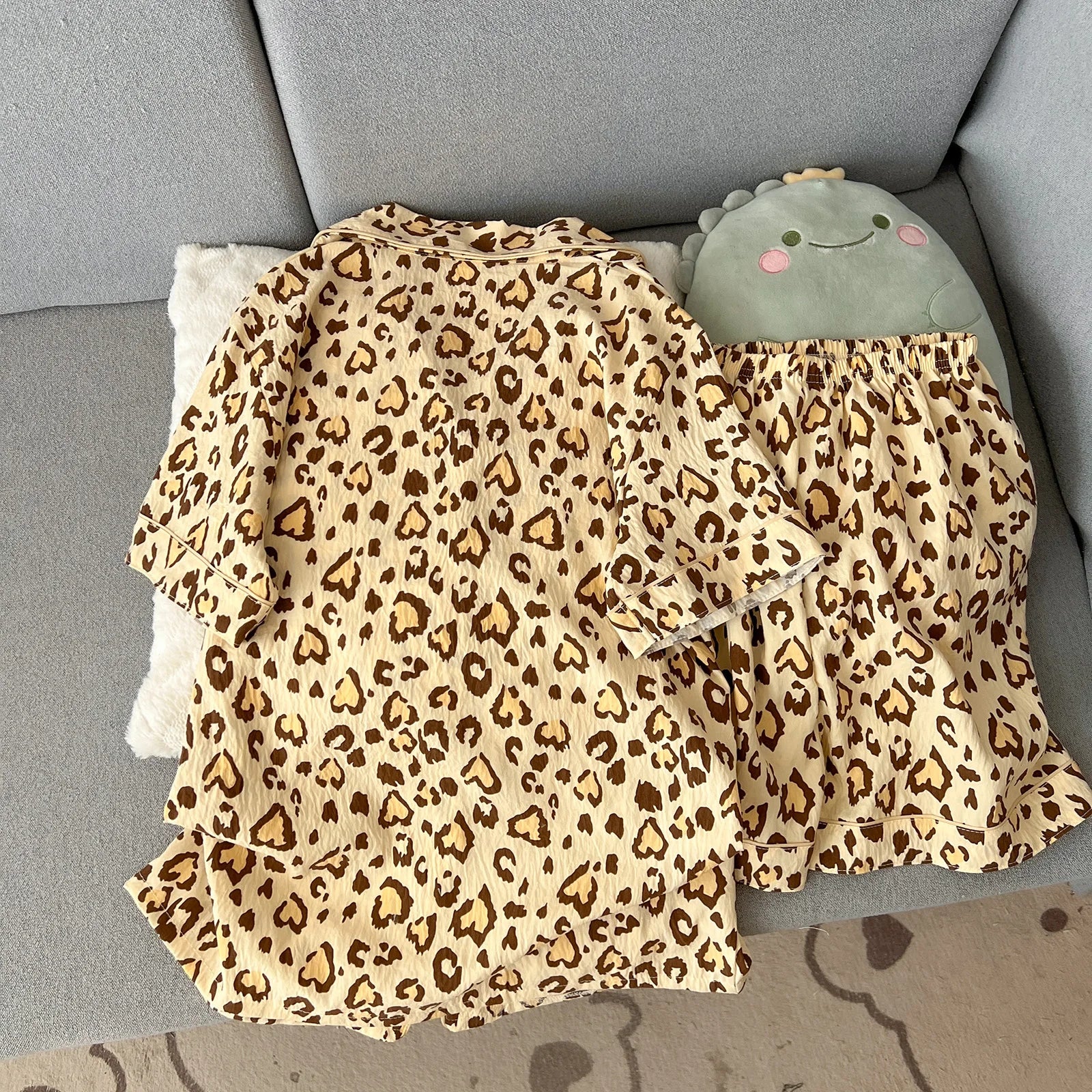 Women's Summer Thin Pajamas with Leopard Print Pattern, Short-Sleeved Shorts, Sweet and Cute, Can Be Worn Outside in Summer, Two-Piece Home Wear Set