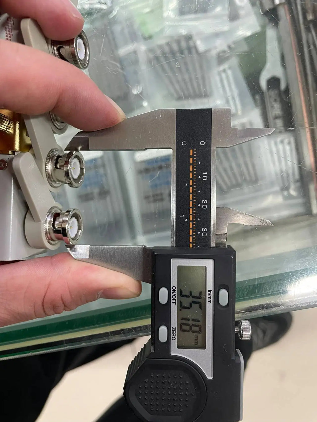Tonghui TH26047 Small Spacing Test Fixture/High Precision Test Fixture/Applicable to LCR Digital Bridge Series