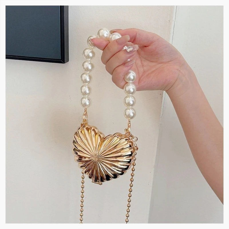 New Women's Luxury Heart-Shaped Crossbody Handbag Metal Box Chain Mini Evening Bag for Dinner Festive Party Mini Bag