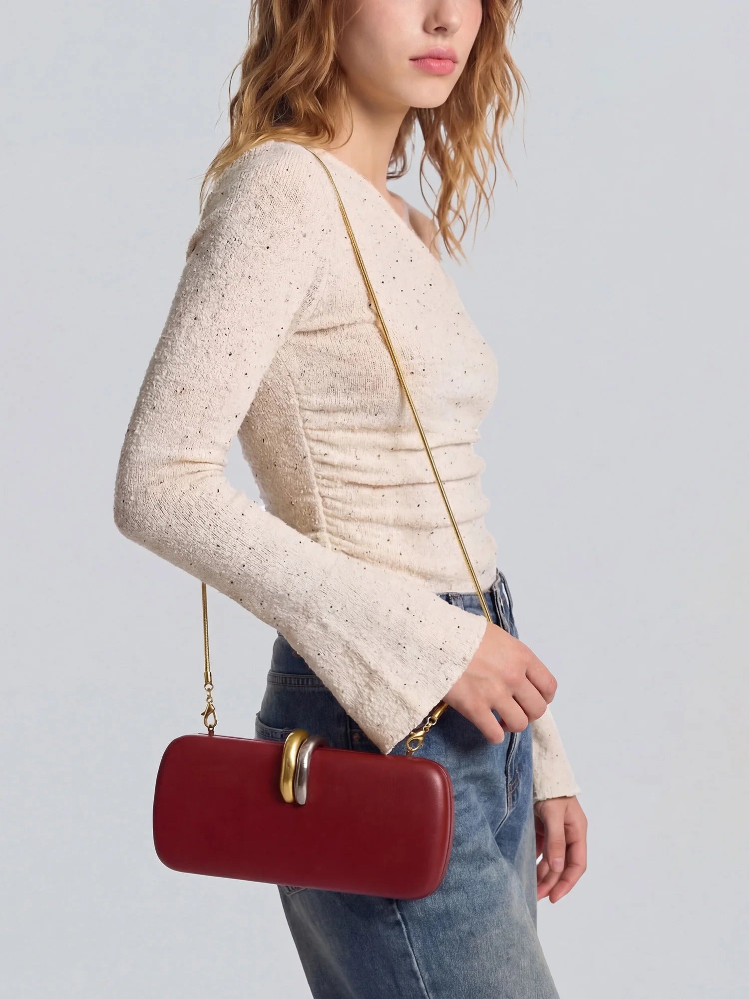 Stylish and Luxurious Design Womens Clutch Evening Bag Shoulder Bag/Crossbody Bag with Chain Suitable for Weddings and Parties.