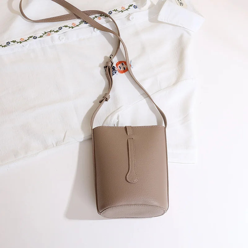 Cross border premium soft leather crossbody women's phone bag 2026 new commuting simple shoulder bucket bag small bag