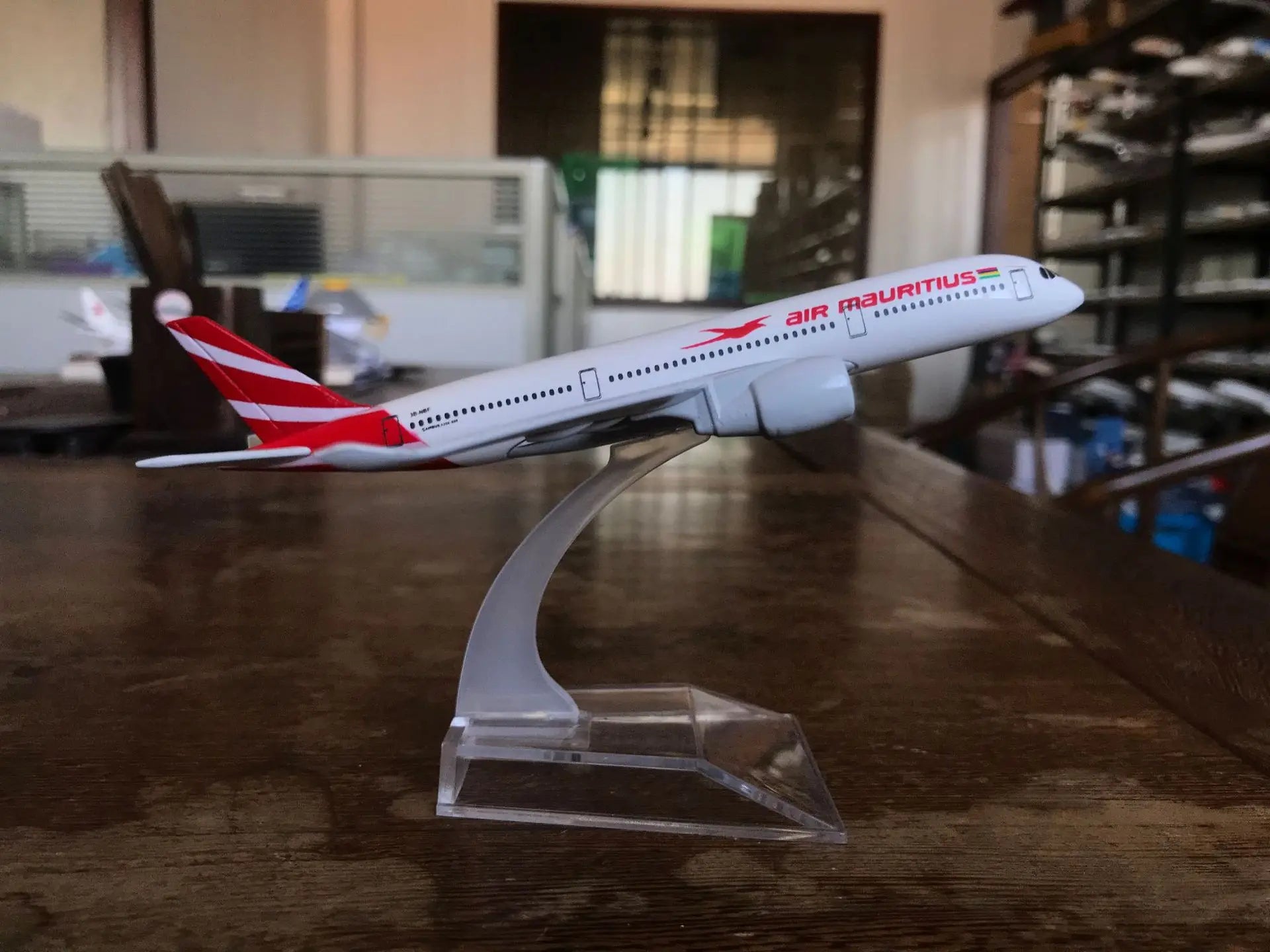 16CM Airbus A350 Aircraft Model Alloy Metal Diecast Airplane Toy  Children Kids Gift A350 Series Miniature Plane for Collection
