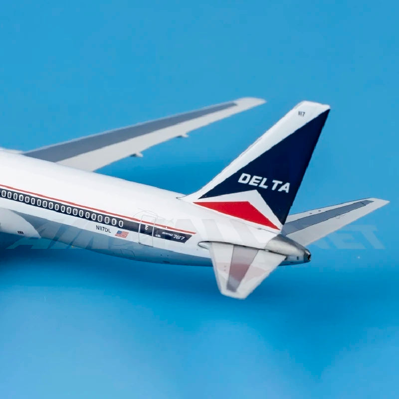 Phoenix 1:400 Scale PH04569 Delta Air Lines 767-300 N117DL Diecasts Collectible Aircraft Model Metal Miniatures Toys For Boys