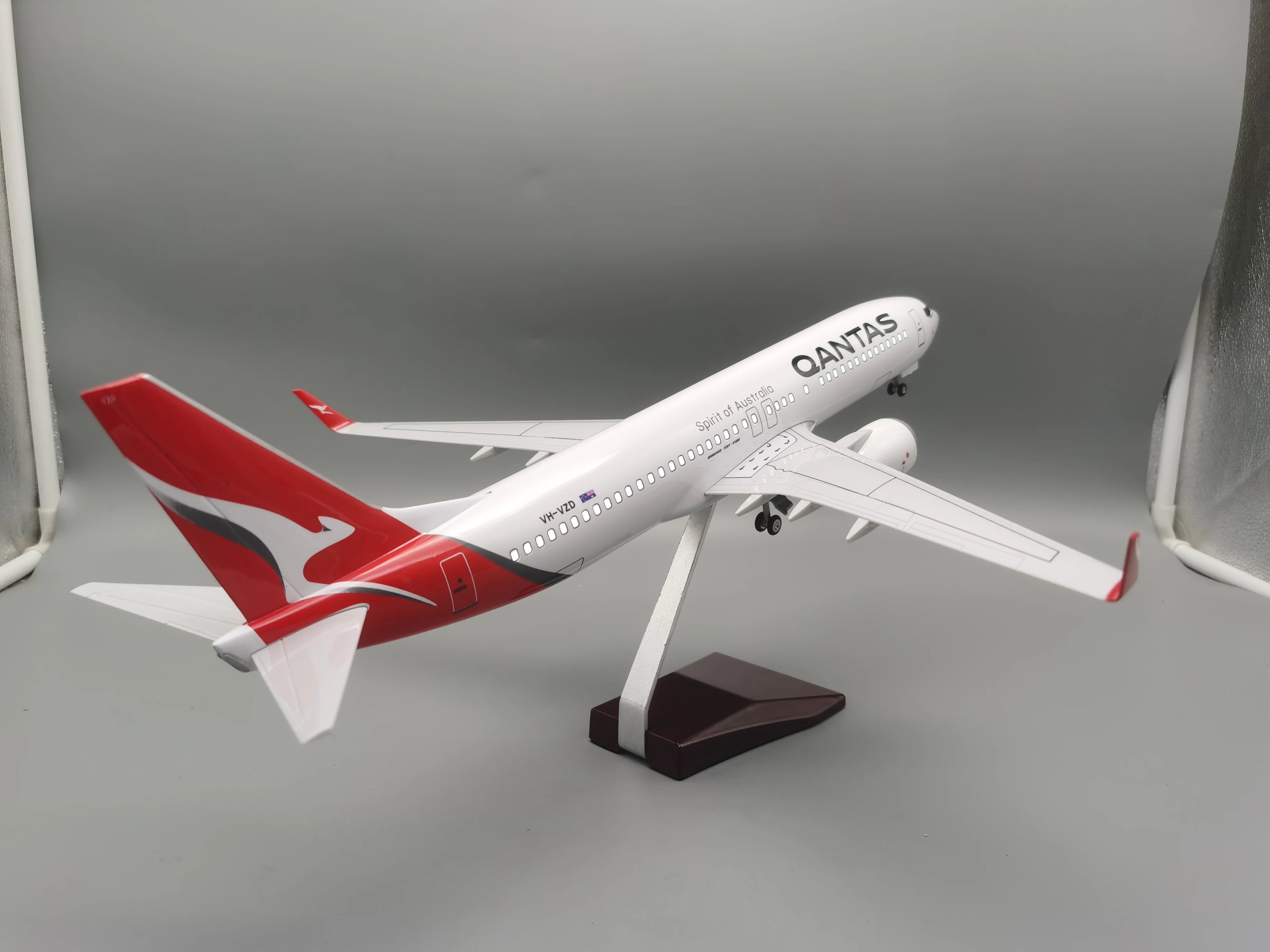 Display Toy Scale 1:85 47cm B737-800 Airplane Model Qantas Australian Airways Aircraft Model Plane with Landing Gear Collection