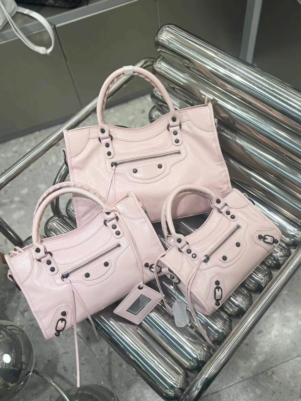 2026 Luxury Design Le City Rivet Motorcycle Bag Leather Leather Leather Handheld Women's Bag Trendy Fashion Single Shoulder Diag