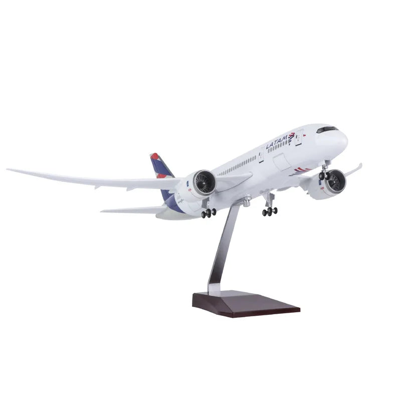 1:130 Scale Aircraft Latam Airlines B787 Dreamliner Collection Educational toy boys W Lights & Wheels Souvenir Plane