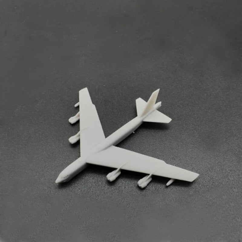 1PCS B-52G Stratofortress Bombardment Aircraft Model 1/700 1/400 1/350 Scale Bomber with Landing Gear DIY Fighting Airplane Mold