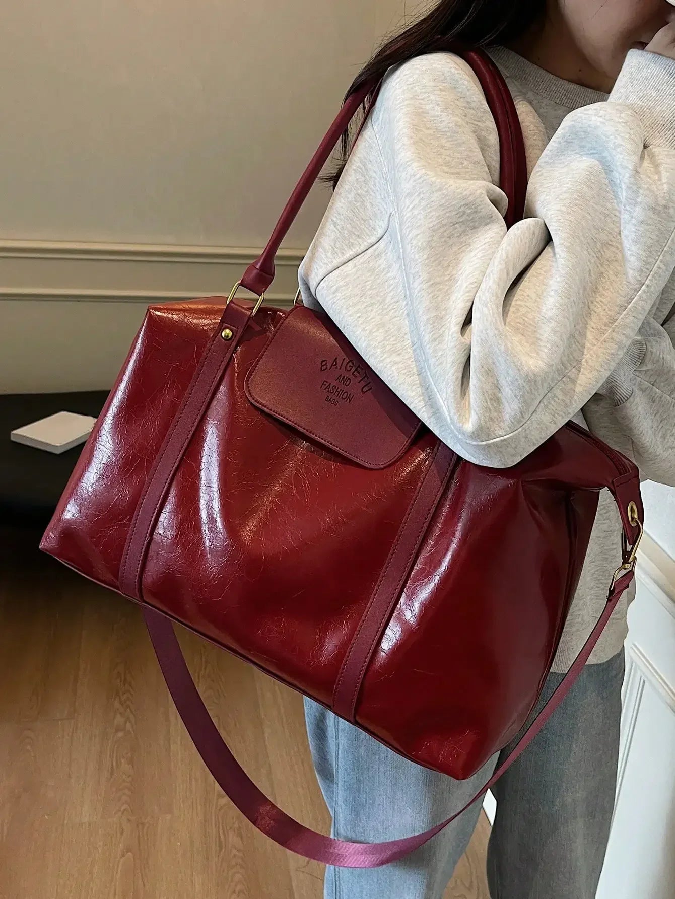 Fashion Large Capacity Handbag Casual Short Trip Travel Bag Holiday Gym Tote Bag, Retro Oil Wax Gloss PU Leather Crossbody Bag