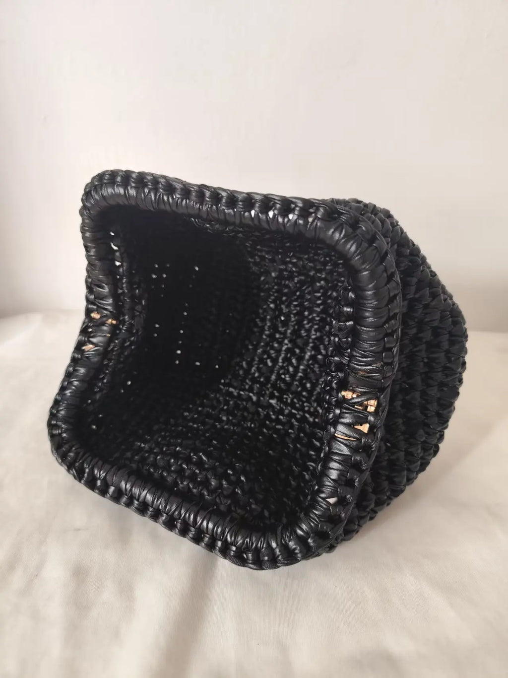 Yiwu Yingzi Premium Glossy Leather Hand-Crocheted Bag, Elegant Versatile Black Woven Clutch Bag, Commuter Underarm Bag