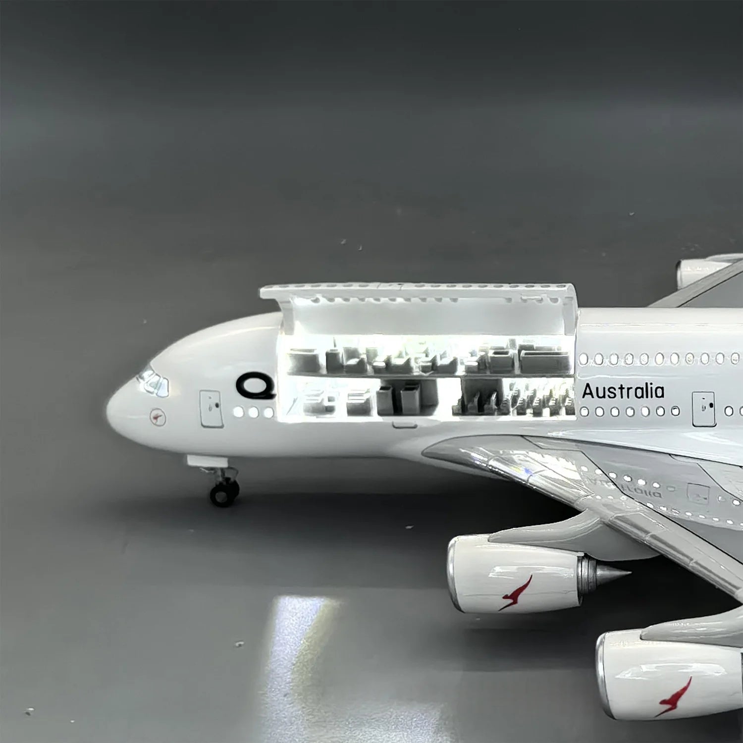 47CM Scale Qantas A380 Aircraft Model Openable Door Resin Diecast Collectible Aircraft With Landing Gear Wheels Light Gift By