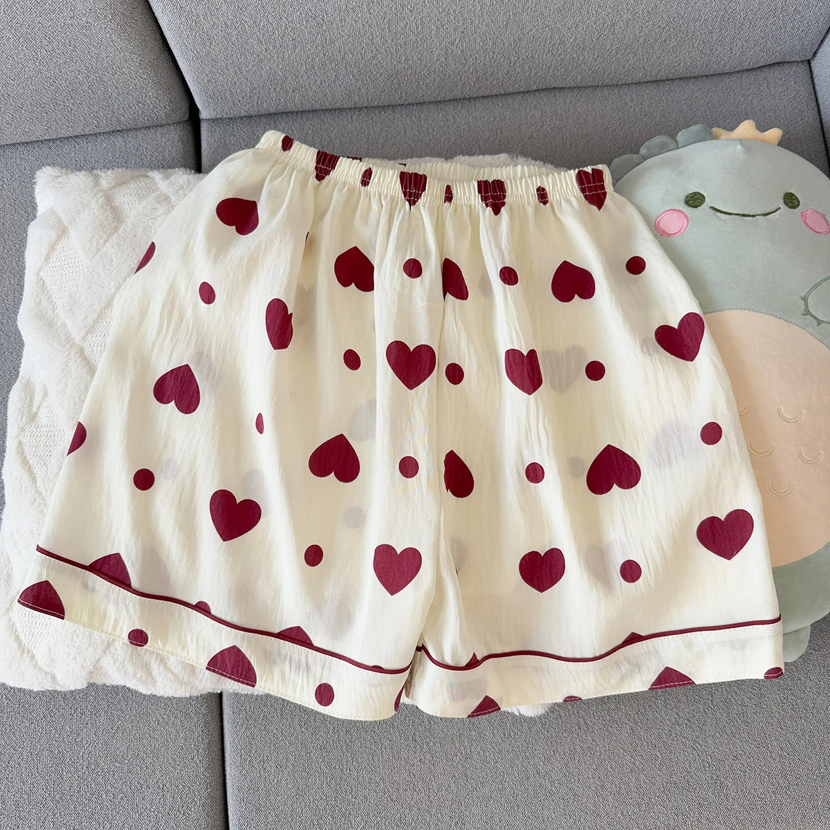 Women's Summer Pajamas, Thin Style with Heart-Shaped Pattern, Short-Sleeved Shorts, Sweet and Cute, Can Be Worn Outside in Summer, Two-Piece Home Wear Set