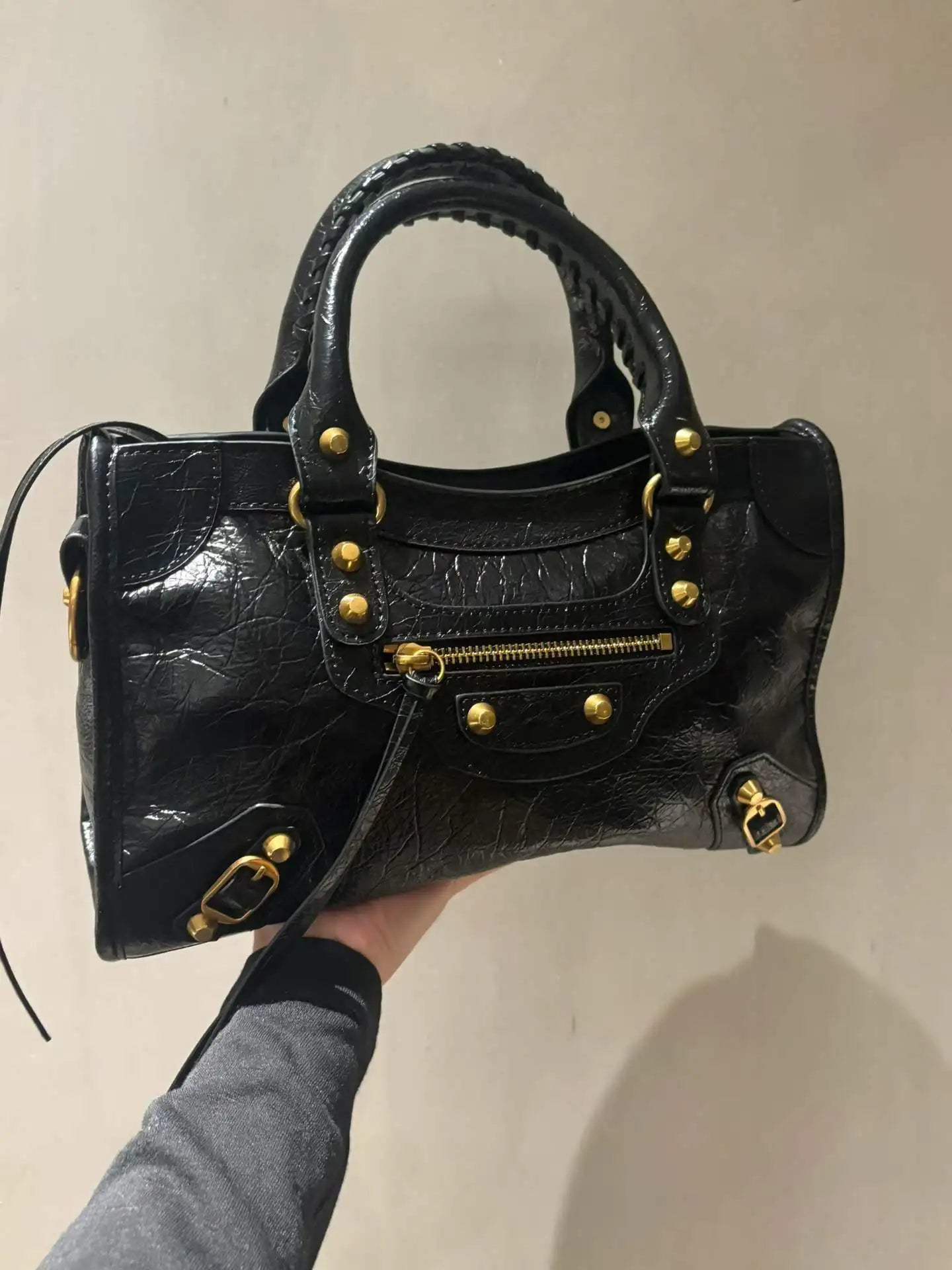 2026 Luxury Design Le City Rivet Motorcycle Bag Leather Leather Leather Handheld Women's Bag Trendy Fashion Single Shoulder Diag