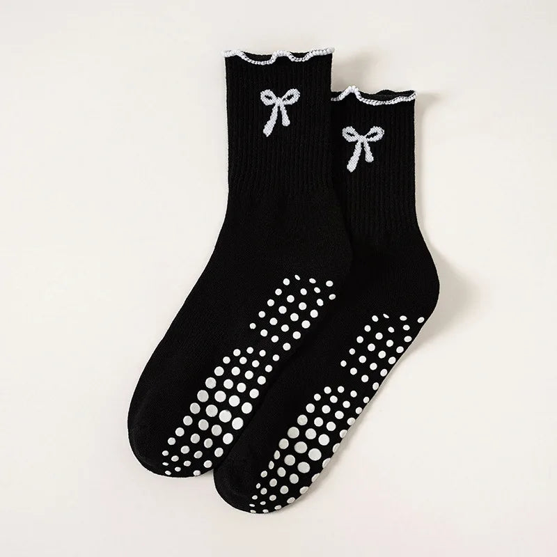 Dreamlikelin 1 Pair Women's Mid-Calf Pilates Socks Non-Slip Professional Yoga Socks Bow Print Fitness & Sports Socks