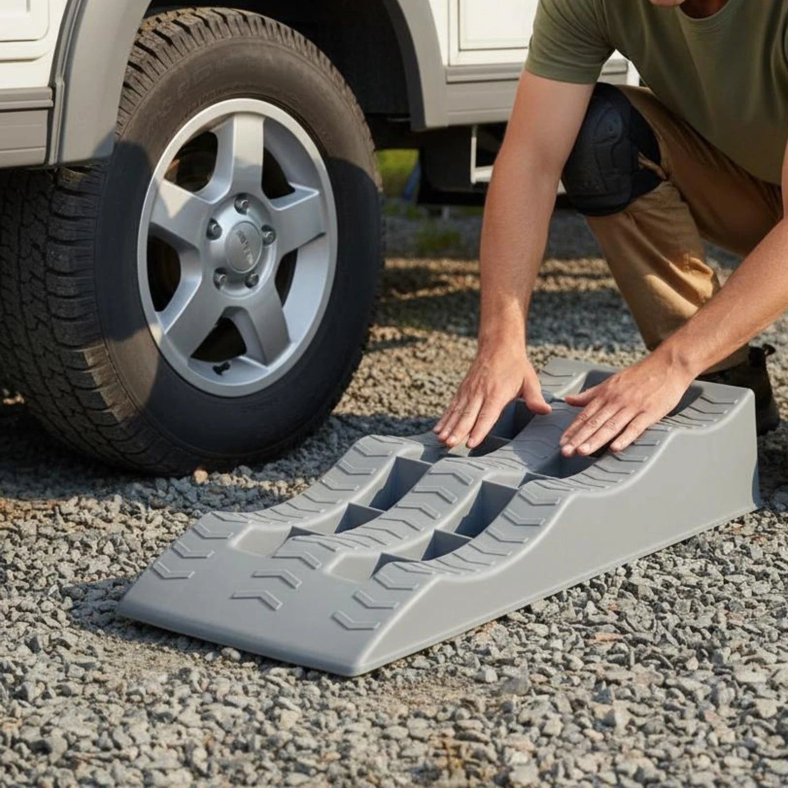 2 Pieces RV Wheel Chock Ramp High Strength PP Recreational Vehicle Tire Leveling Ramp RV Leveling Block Stable Parking Vehicle
