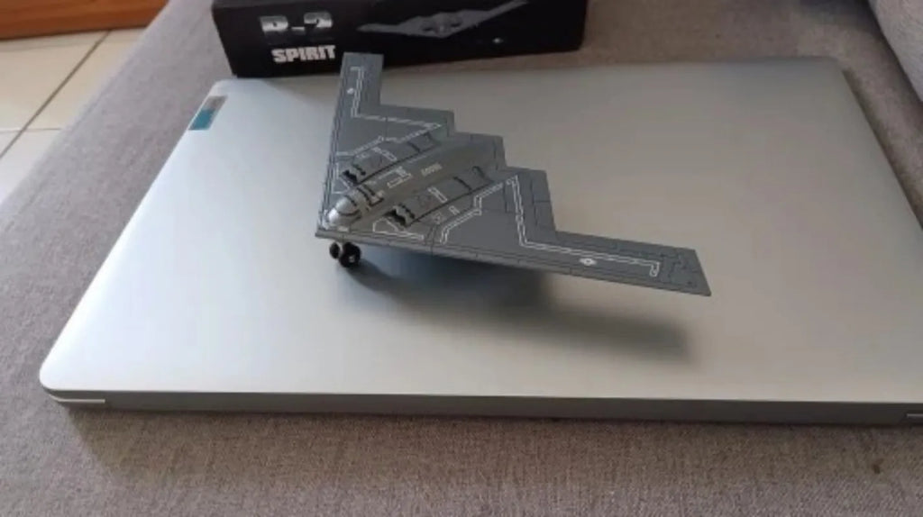 1:200 Scale Us Air Force B2 Spirit Stealth Bomber ABS Diecast Aircraft Model Children toys With Display Base Collectible Gift