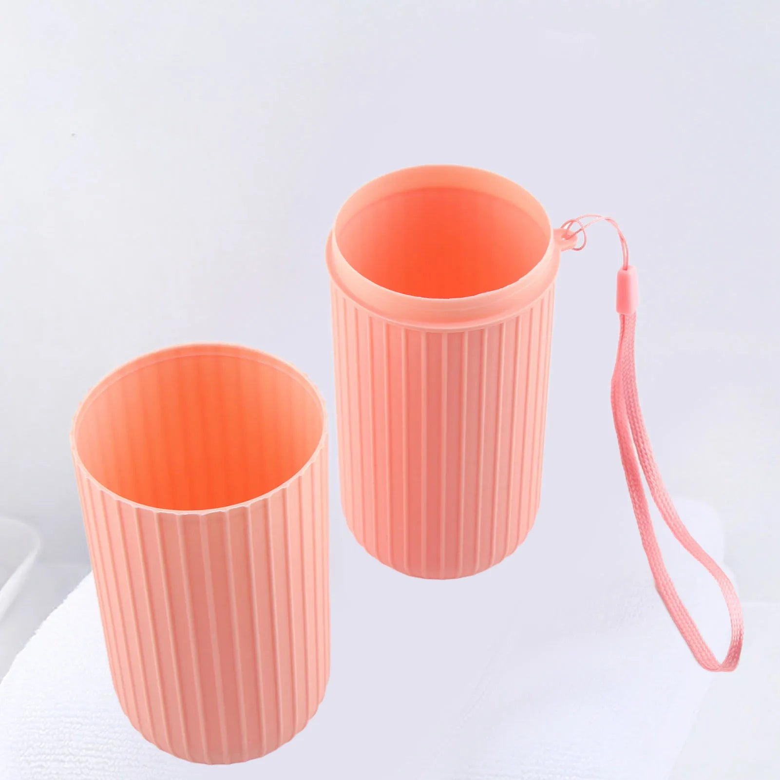 Travel Toothbrush Case Carrier Portable PP Slip Resistant Travel Toothbrush Cup with Cover