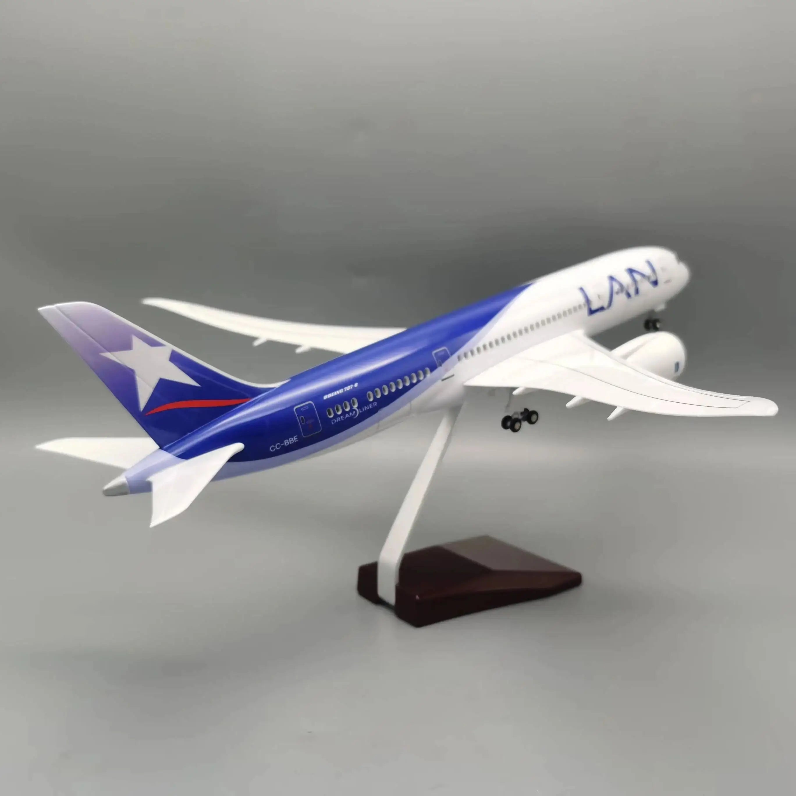 B787 Toys Plane 47CM Chile LAN Airline Airplane Model Toy  1/130 scale Miniature Plane With Light and Wheel for Collection Displ