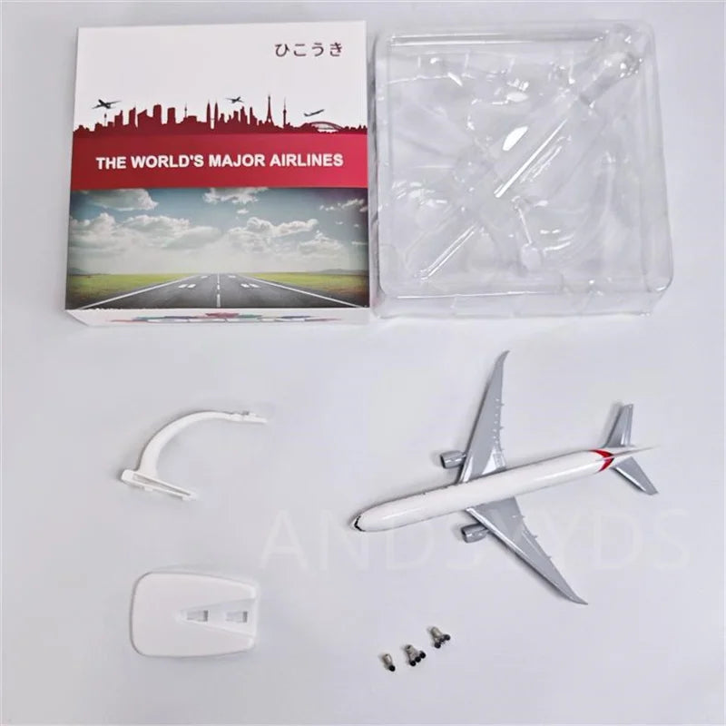 20cm scale aircraft	B777 Emirates Airlines Toy planes w Landing Gears Metal Replica Model airplanes Children toy Christmas gift
