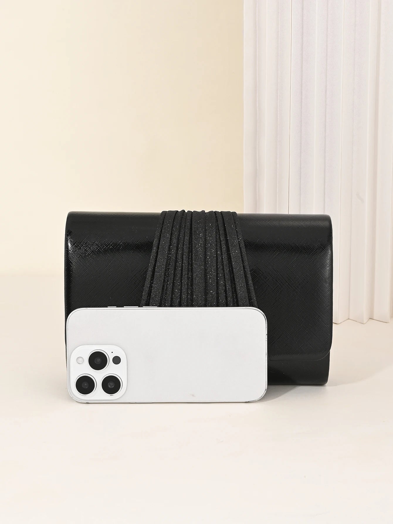 Women's Evening Clutch Bag, Ruffled Handbag, Sparkling Grip Bag, Fashionable Party Purse, Perfect for Weddings, Graduations