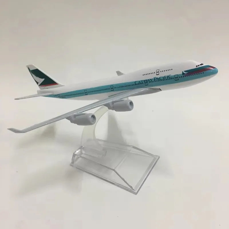 Cathay Pacific Airways B747 Alloy Airplane Model 1/400 Scale 16cm Boeing 747 Toy for Collection And Gift Airplane Mod