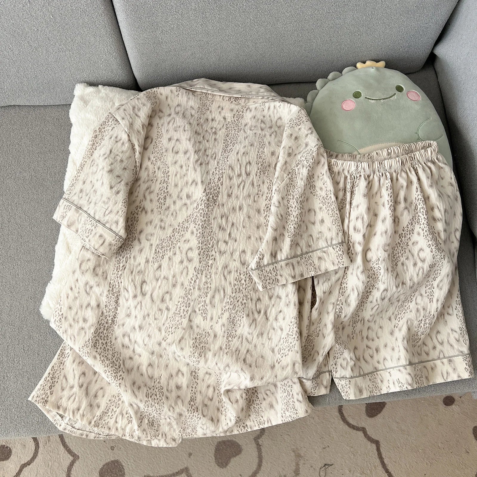 Women's Summer Thin Pajamas with Leopard Print Pattern, Short-Sleeved Shorts, Sweet and Cute, Can Be Worn Outside in Summer, Two-Piece Home Wear Set