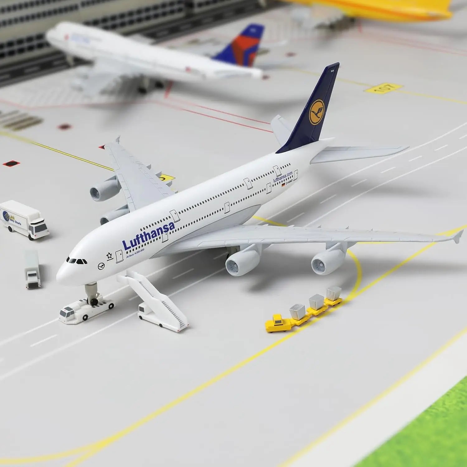1/300 Scale 20cm Die-cast Metal Toy Plane Model Kit Lufthansa A380 Sky Jumbo Model Plane with Stand for Collections and Displays