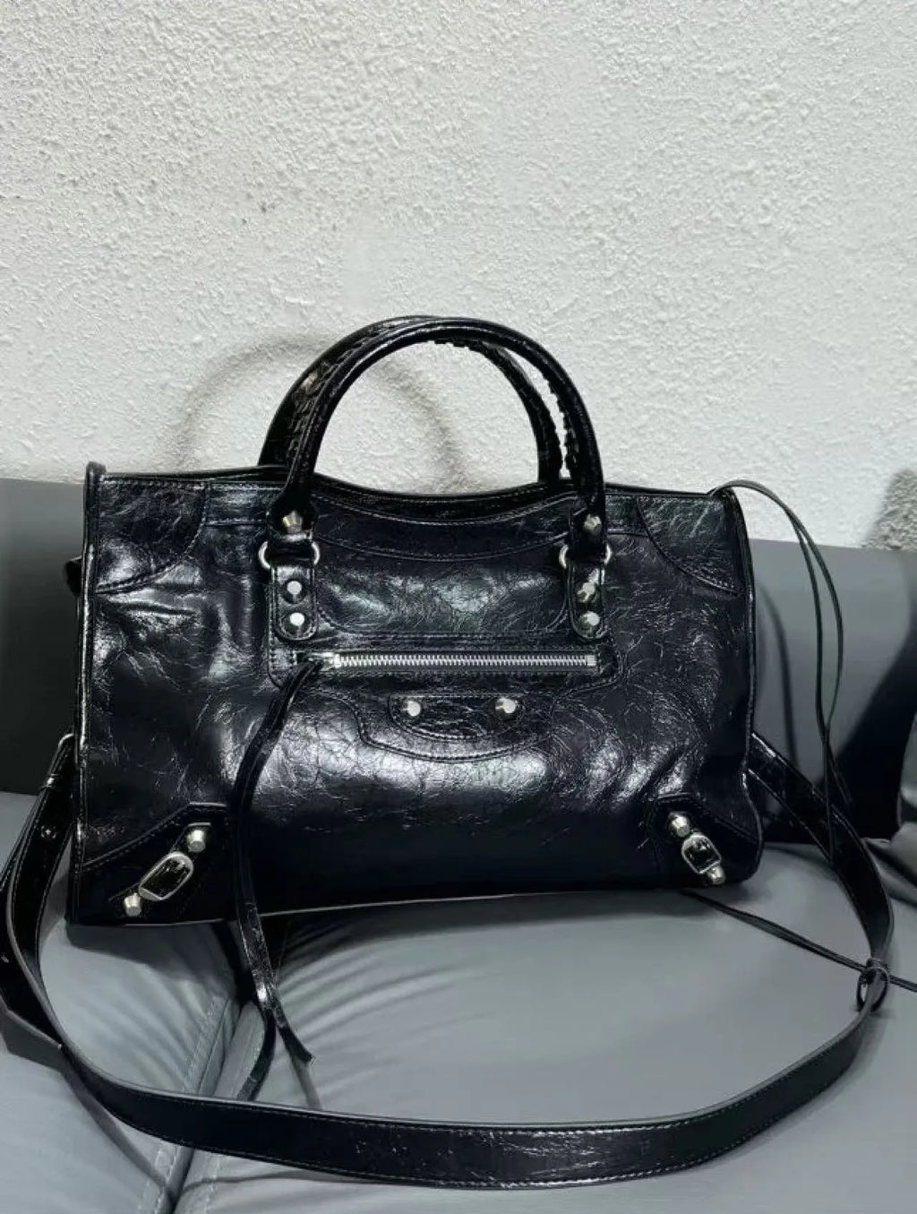 2026 Luxury Design Le City Rivet Motorcycle Bag Leather Leather Leather Handheld Women's Bag Trendy Fashion Single Shoulder Diag