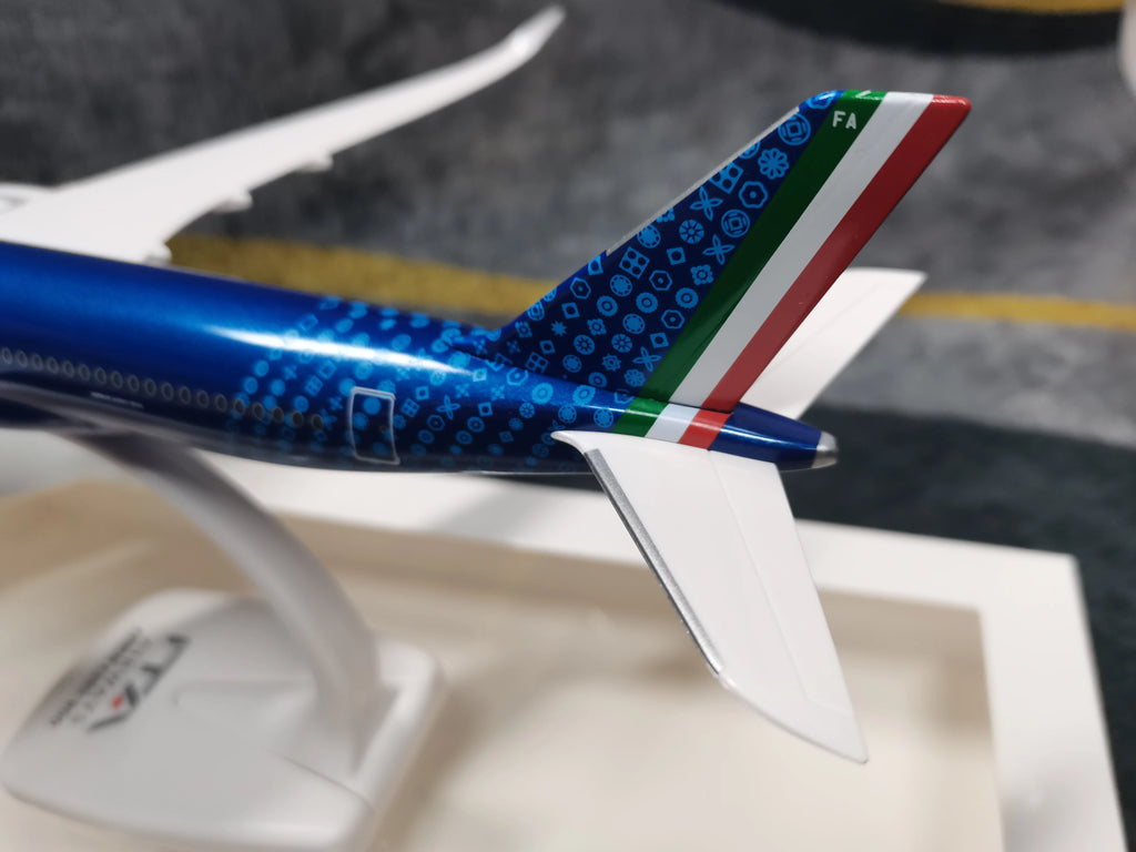 1/200 Scale Toy Airplane A350-900 Italy ITA Airline Aircraft Model Toy Planes Plastic ABS Assembly Plane Toy For Collection