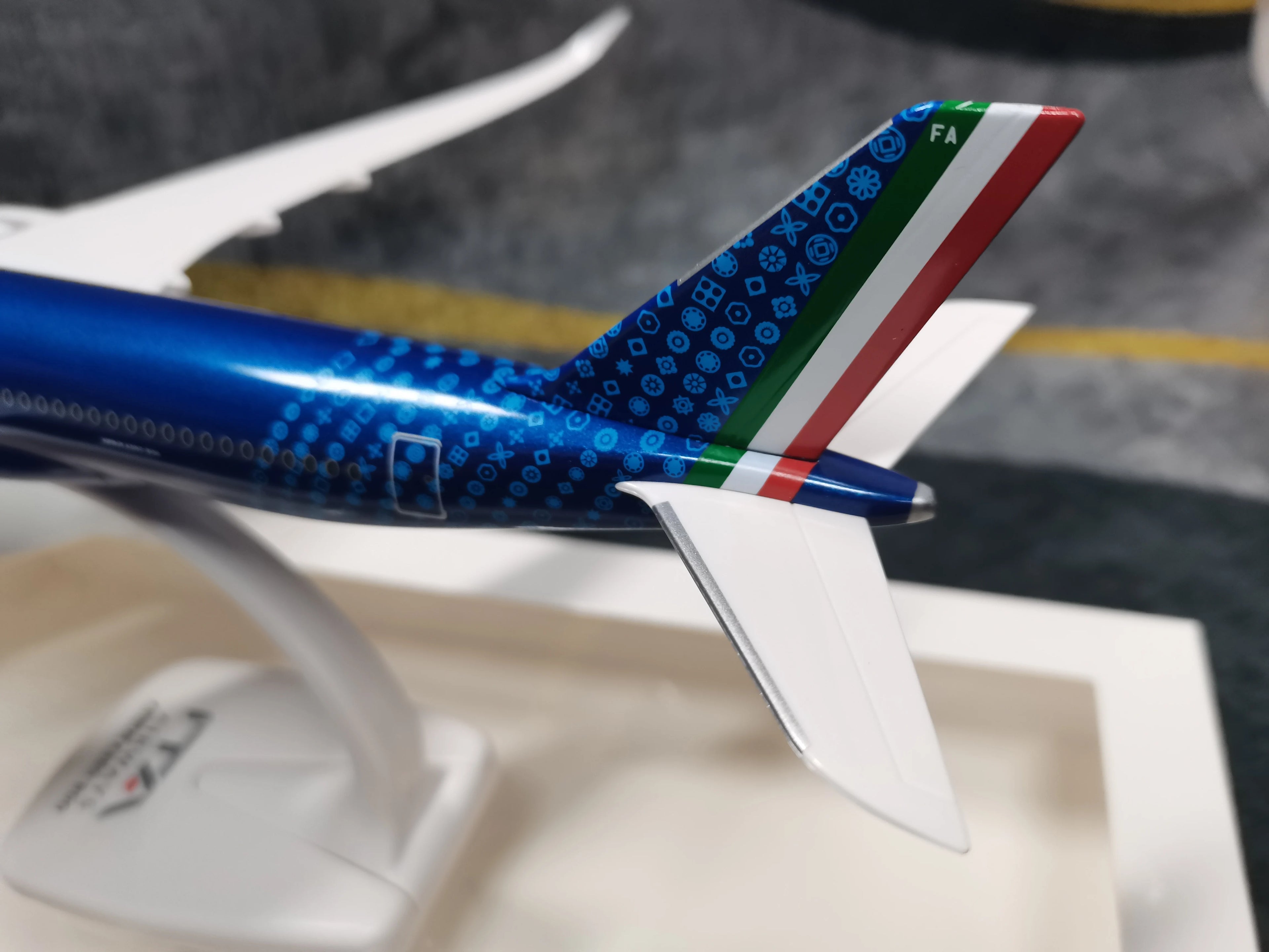 1/200 Scale Toy Airplane A350-900 Italy ITA Airline Aircraft Model Toy Planes Plastic ABS Assembly Plane Toy For Collection