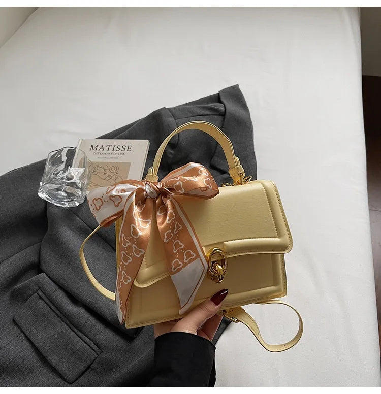 Foreign Style Handbag Hand Carry Out White Bag Women 2026 New Crossbody Package Niche Fashion Messenger Pack Ins Versatile Bags