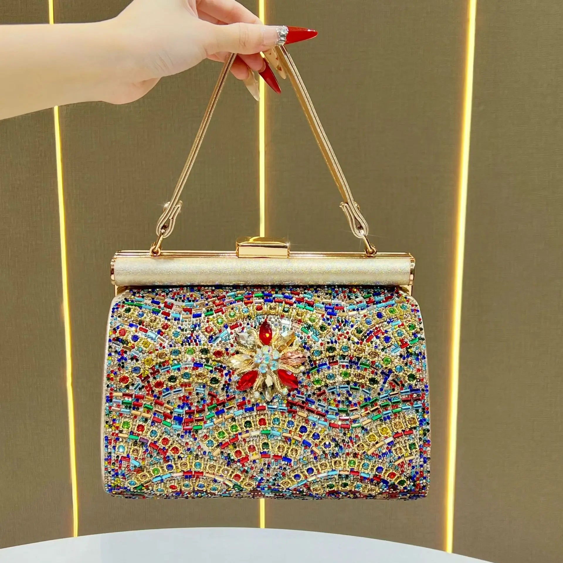 New light luxury dinner bag, shiny diamond-encrusted handbag, shoulder messenger bag, high-end celebrity evening bag.