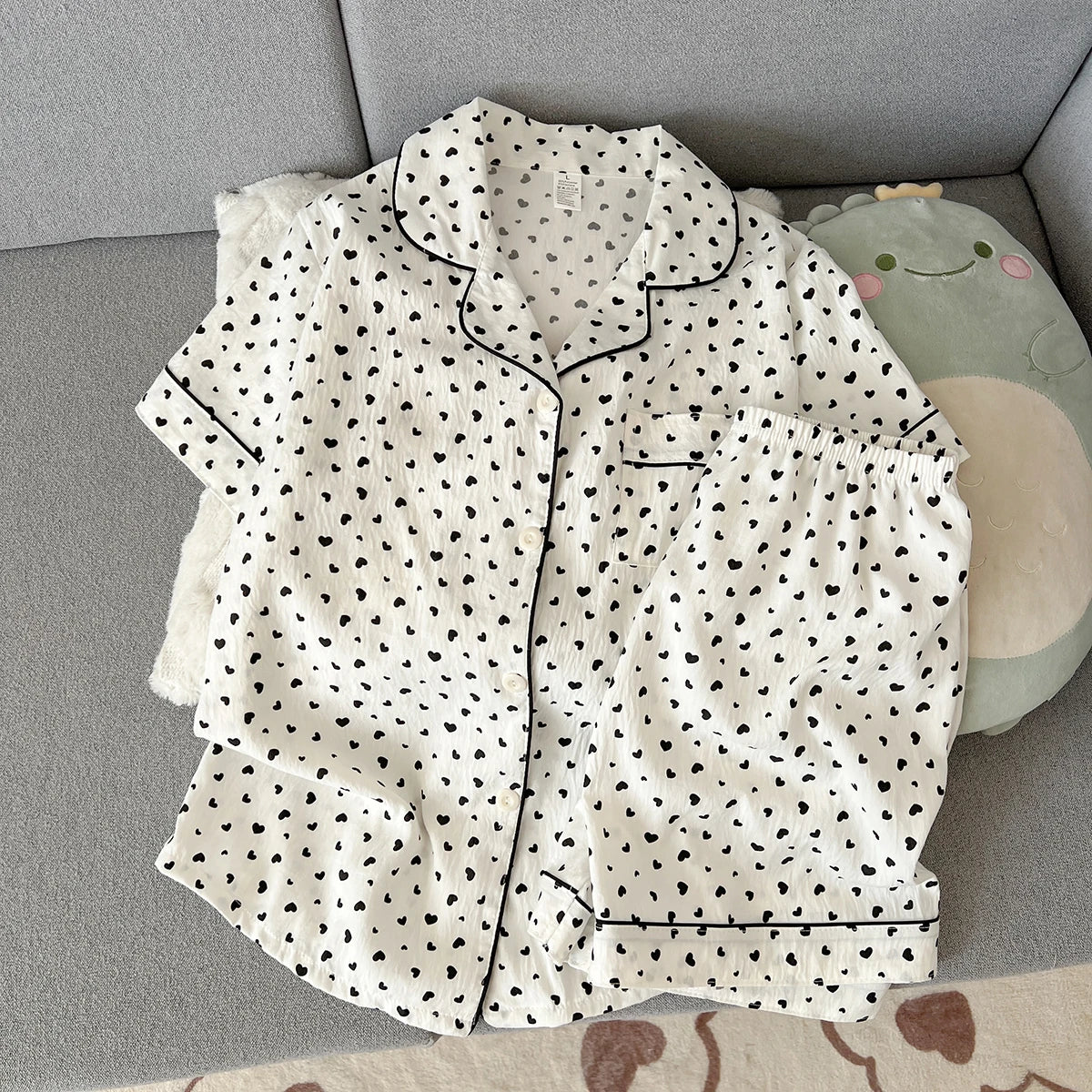 Women's Summer Thin Pajamas with Heart-Shaped Pattern, Short-Sleeved Shorts, Sweet and Cute, Can Be Worn Outside in Summer, Two-Piece Home Wear Set