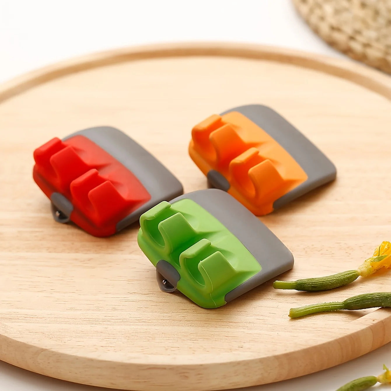 1pc Hand Vegetable Peeler, Palm Peeler, Rubber Finger Grips Comfortable To Peel Pumpkin, Random Color