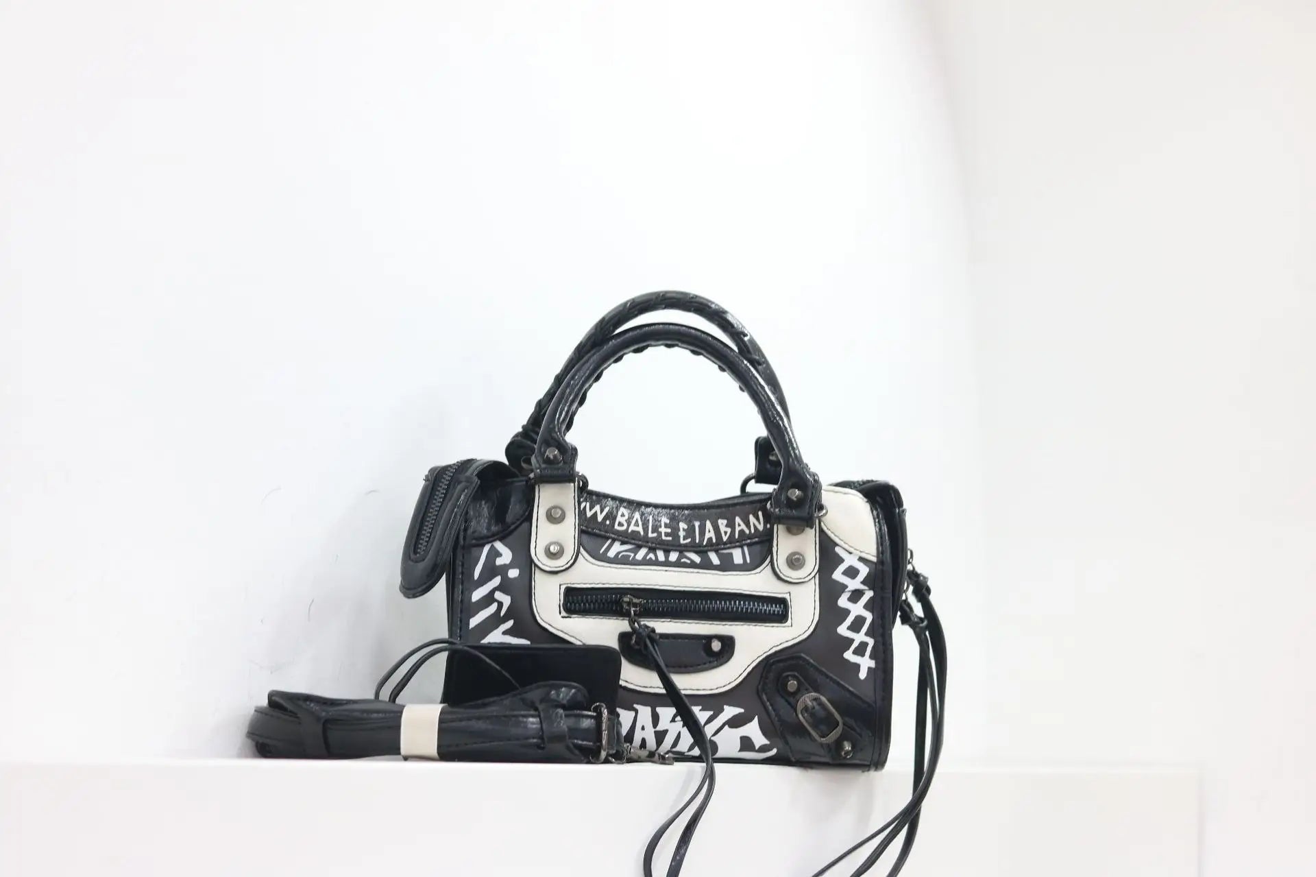Women Casual Single Shoulder Moto Bag Niche Graffiti Microfiber PU Retro Large Fashion Hand Purse