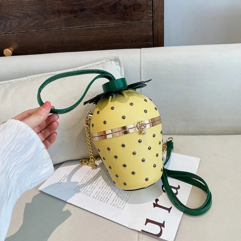 Luxury Designer Strawberry Bag Women Banquet Handbag New Pearl Shoulder Bags Chain Crossbody Purse for Girl Phone Pocket Rivet