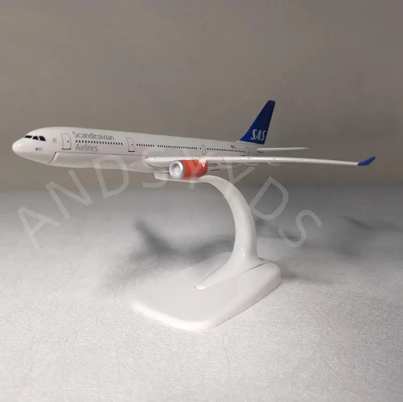 A220/A330 Series A330 North Korea Airways With Landing Gear Airplane Model Metal 16CM Simulation Diecast Aircraft Model Toy
